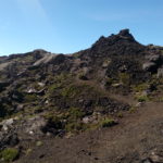 Roches volcaniques d'un cratère parasite.