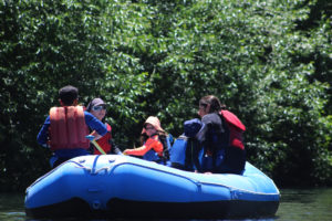 Balsa de rafting en el río Liucura