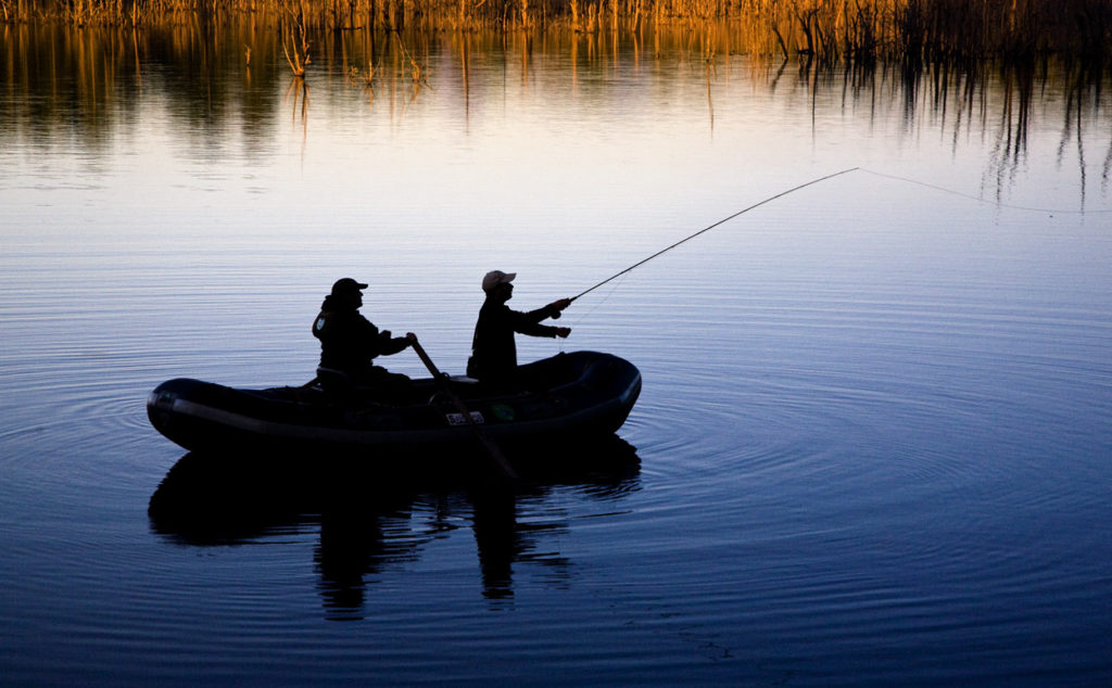 Bateau avec des pêcheurs